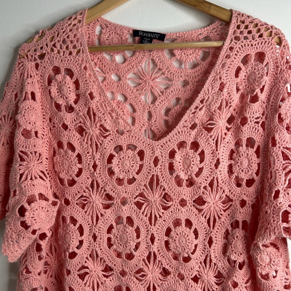 ROAMANS Pink Crochet V Neck Short Sleeve Overlay Top Size 22/24 Boho Cottage - Picture 2 of 8